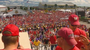 c5037dd5-499b-4fff-8761-b0b2e2f171f9-large16x9_BadgersfansatLambeau